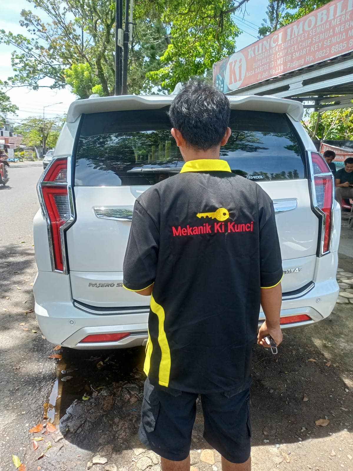 Foto Tim/Pengerjaan Lapangan 8