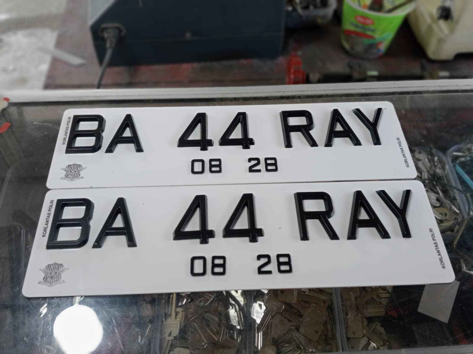 Plat Nomor Mobil Mewah Custom 13