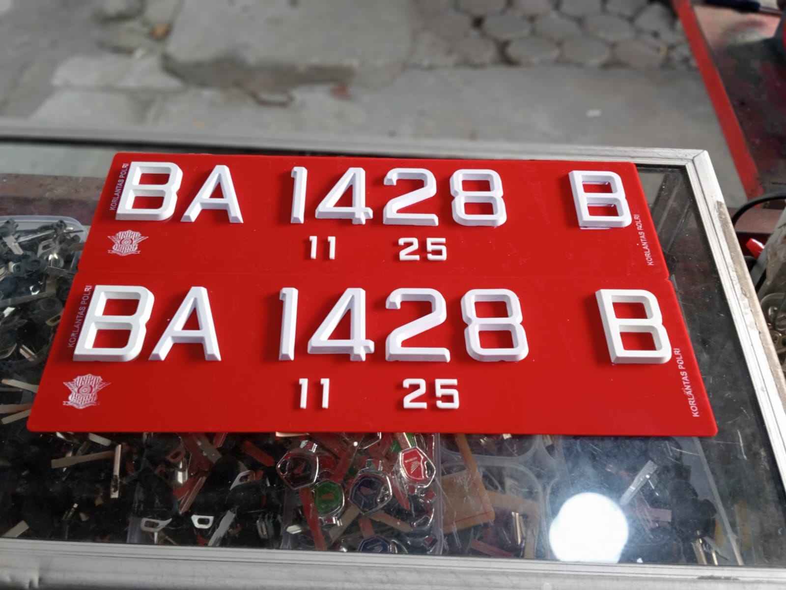 Plat Nomor Mobil Mewah Custom 4